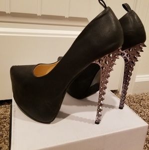 🤘spiked black platform heels